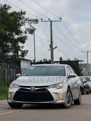 Toyota Camry SE 4dr Sedan (2.5L 4cyl 6A) 2015 Gold