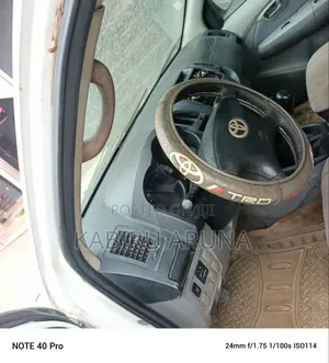 Toyota Hilux 2010 White