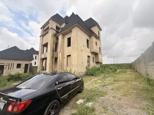 6bdrm Duplex in Dakwo District for sale