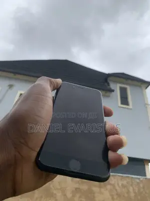 Apple iPhone 7 32 GB Black