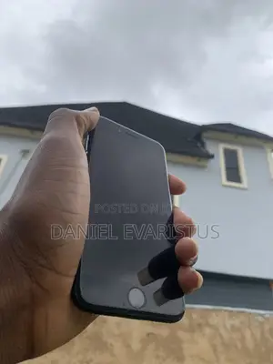 Apple iPhone 7 32 GB Black