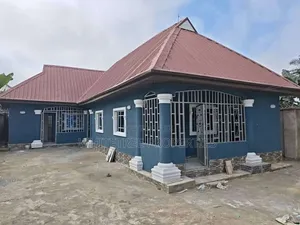 1bdrm Block of Flats in Eket for sale