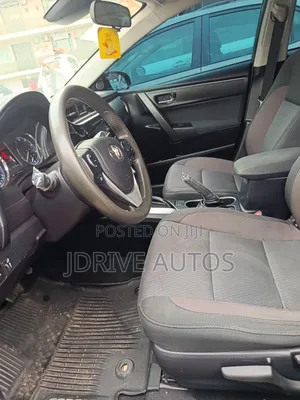Toyota Corolla LE (1.8L 4cyl 2A) 2018 Gray