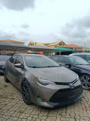 Toyota Corolla LE (1.8L 4cyl 2A) 2018 Gray