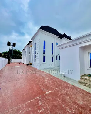 3bdrm Duplex in Kolapo Ishola Estate, Alalubosa for rent