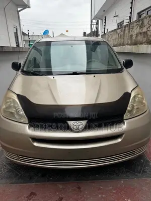 Toyota Sienna XLE FWD 8-Passenger 2024 Gold