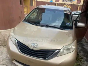 Toyota Sienna Limited AWD 7-Passenger 2013 Gold