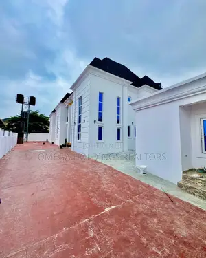 3bdrm Duplex in Kolapo Ishola Gra, Akobo for rent