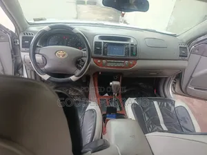 Toyota Camry XLE 4dr Sedan (2.4L 4cyl 5A) 2005 Gray