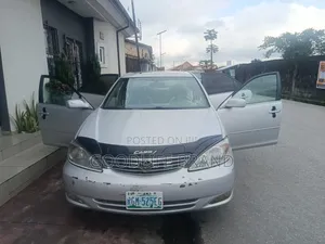 Toyota Camry XLE 4dr Sedan (2.4L 4cyl 5A) 2005 Gray