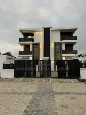 4bdrm Duplex in Oluyole Estate for sale