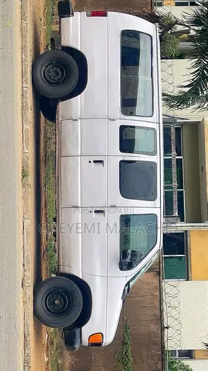 Ford E350 2006 White