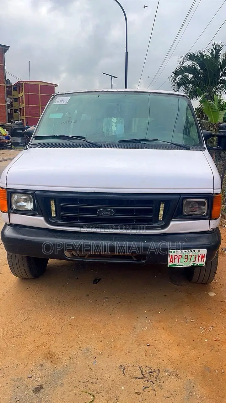 Ford E350 2006 White