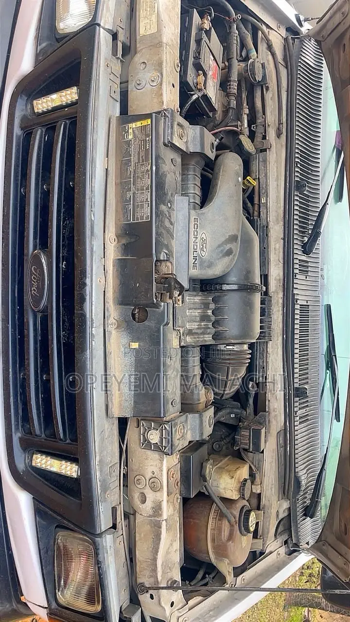 Ford E350 2006 White