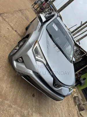 Toyota RAV4 XLE 4dr SUV (2.5L 4cyl 6A) 2018 Silver