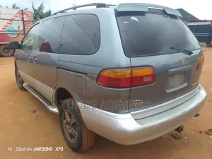 Toyota Sienna 2000 Blue