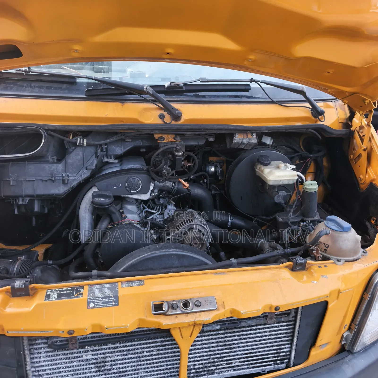 Volkswagen LT 2000 Yellow