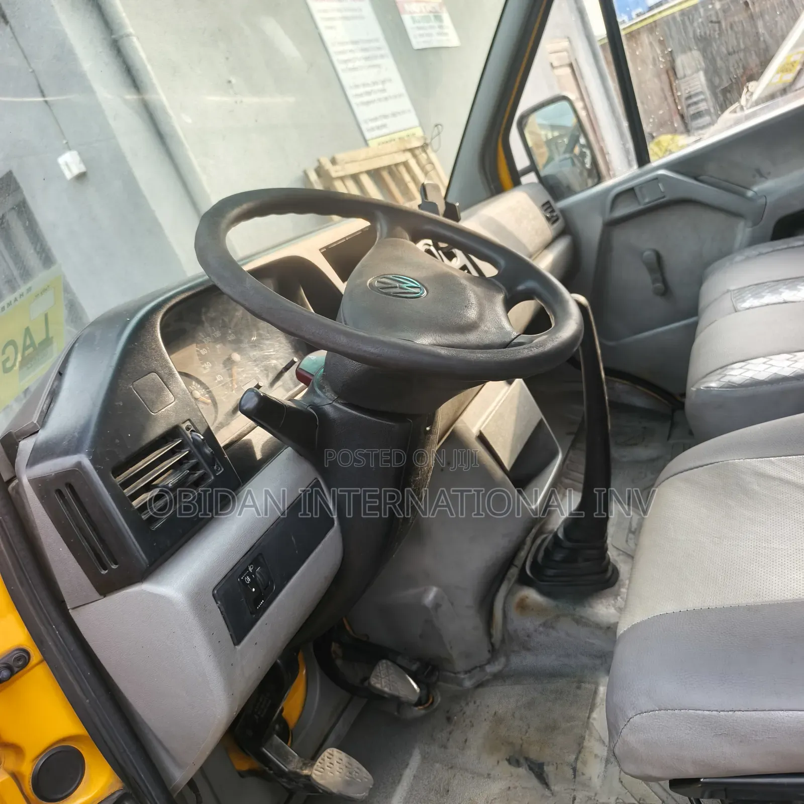 Volkswagen LT 2000 Yellow