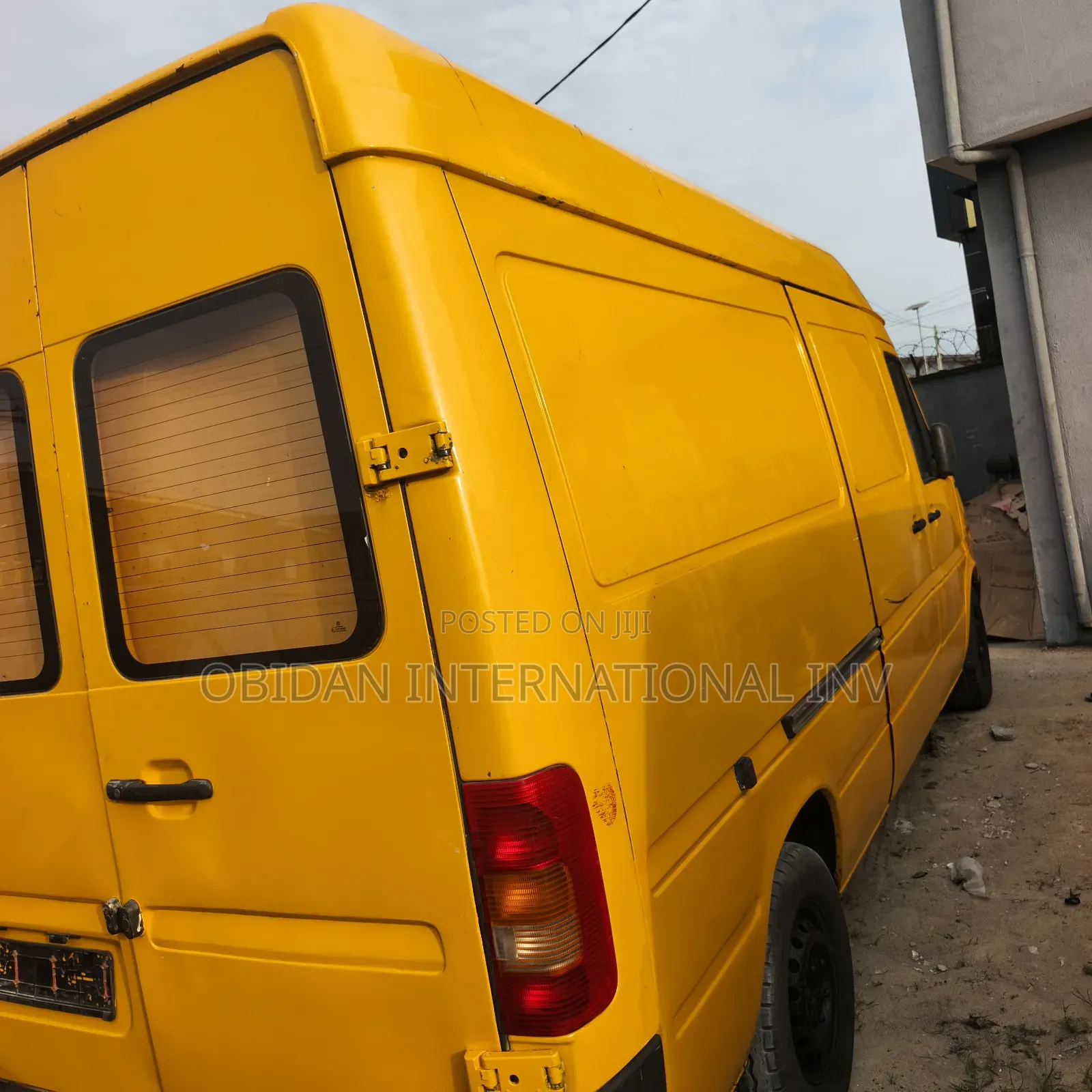 Volkswagen LT 2000 Yellow
