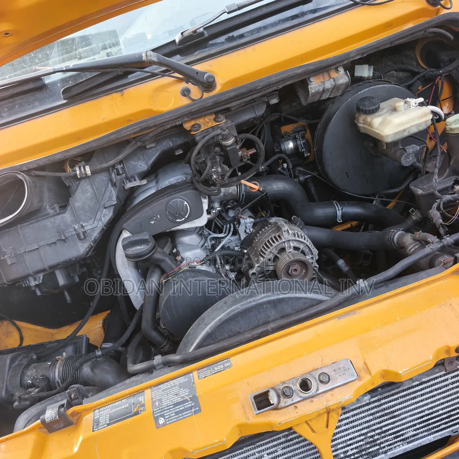 Volkswagen LT 2000 Yellow