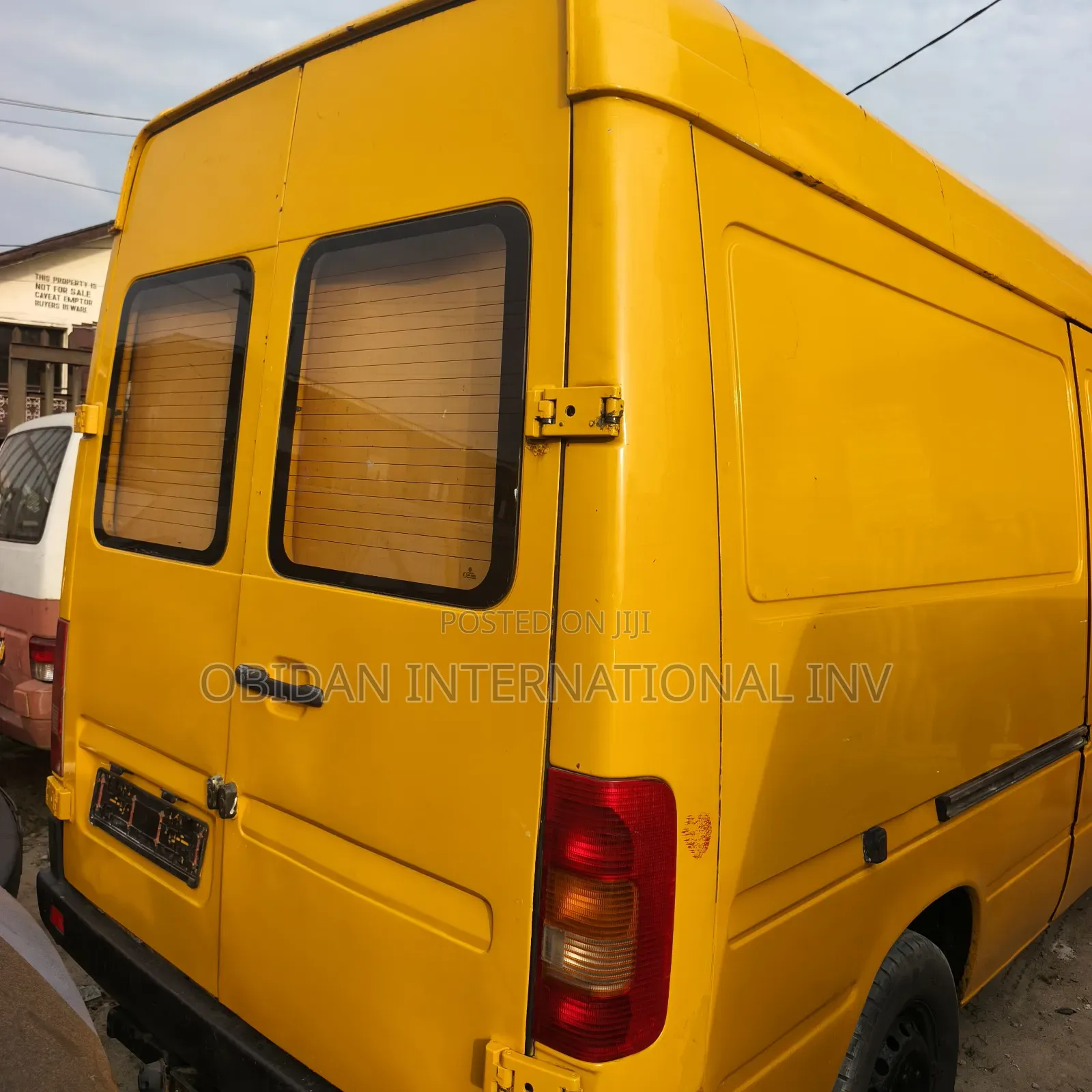 Volkswagen LT 2000 Yellow