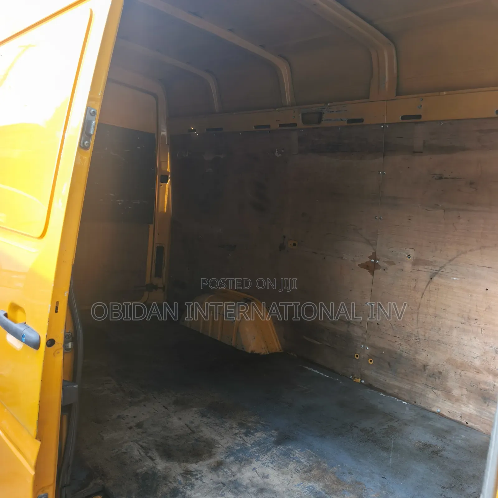 Volkswagen LT 2000 Yellow