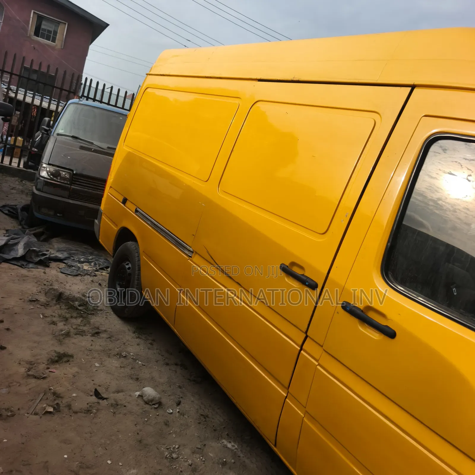 Volkswagen LT 2000 Yellow
