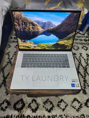 Laptop Dell Inspiron 16 5620 16GB Intel Core i7 SSD 512GB