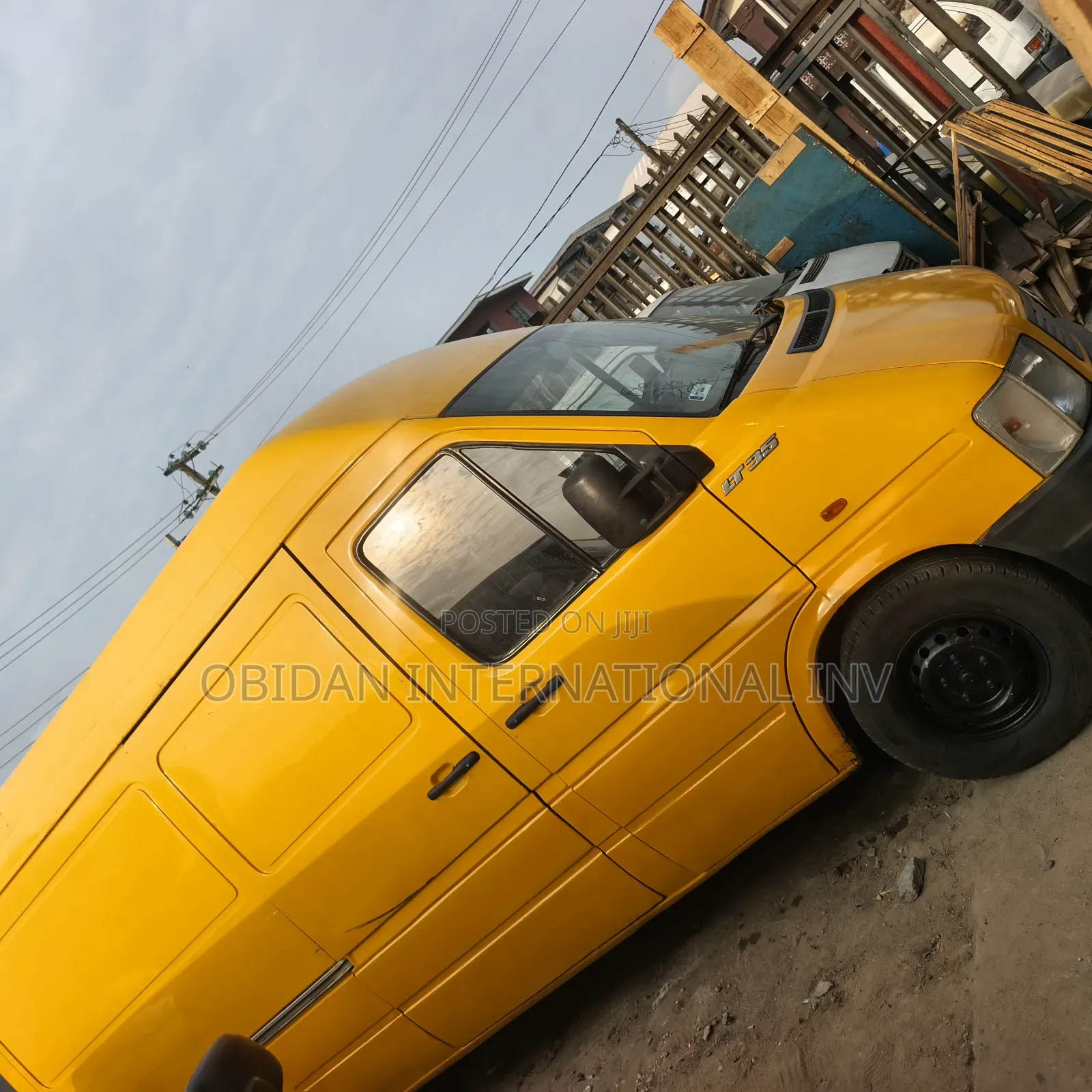 Volkswagen LT 2000 Yellow