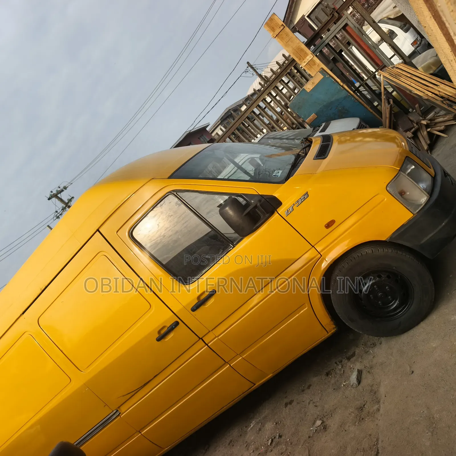 Volkswagen LT 2000 Yellow