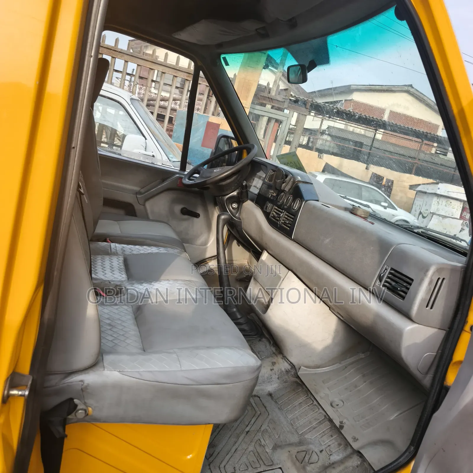 Volkswagen LT 2000 Yellow