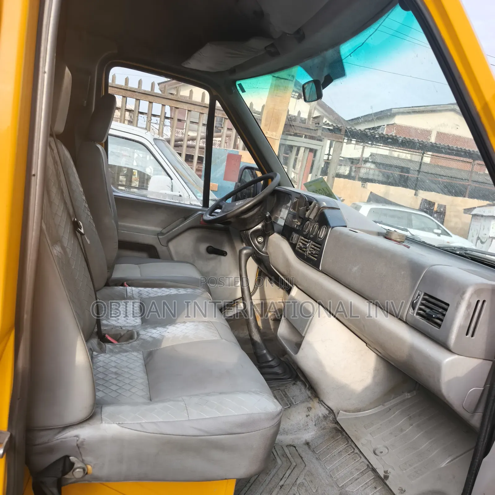 Volkswagen LT 2000 Yellow