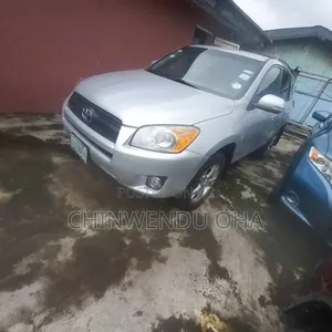 Toyota RAV4 2010 Silver