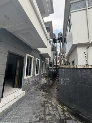 4bdrm Duplex in Ikate Freedom Way for rent