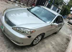 Toyota Camry 2024 Silver