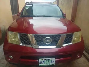 Nissan Pathfinder 2007 Red