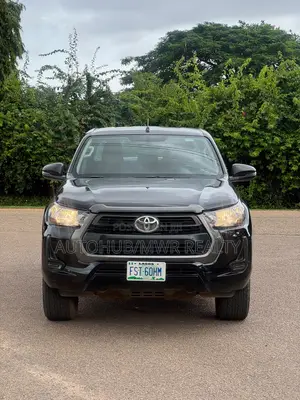 Toyota Hilux 2022 Black