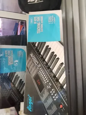 Very Good Quality Singer Keyboard 61 Keys