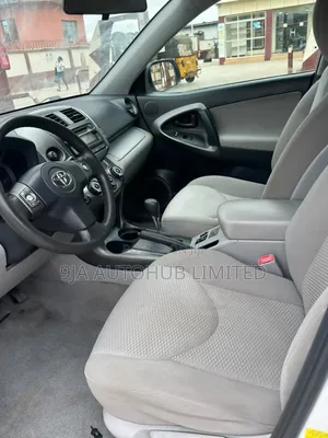 Toyota RAV4 2.5 2012 White