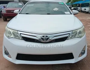 Toyota Camry XLE 4dr Sedan (2.5L 4cyl 6A) 2012 White