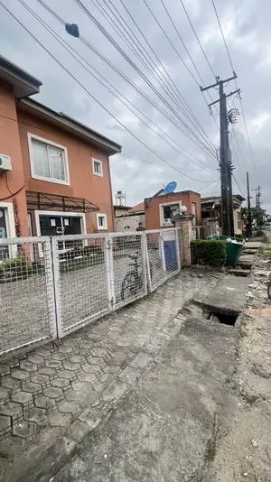 Show Room Shop for Rent