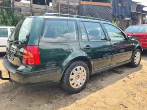 Volkswagen Golf 2002 Green