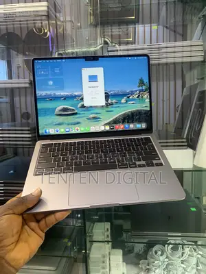 Laptop Apple MacBook Air 2022 M2 16GB Apple M2 SSD 512GB