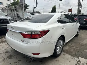 Lexus ES 2015 White