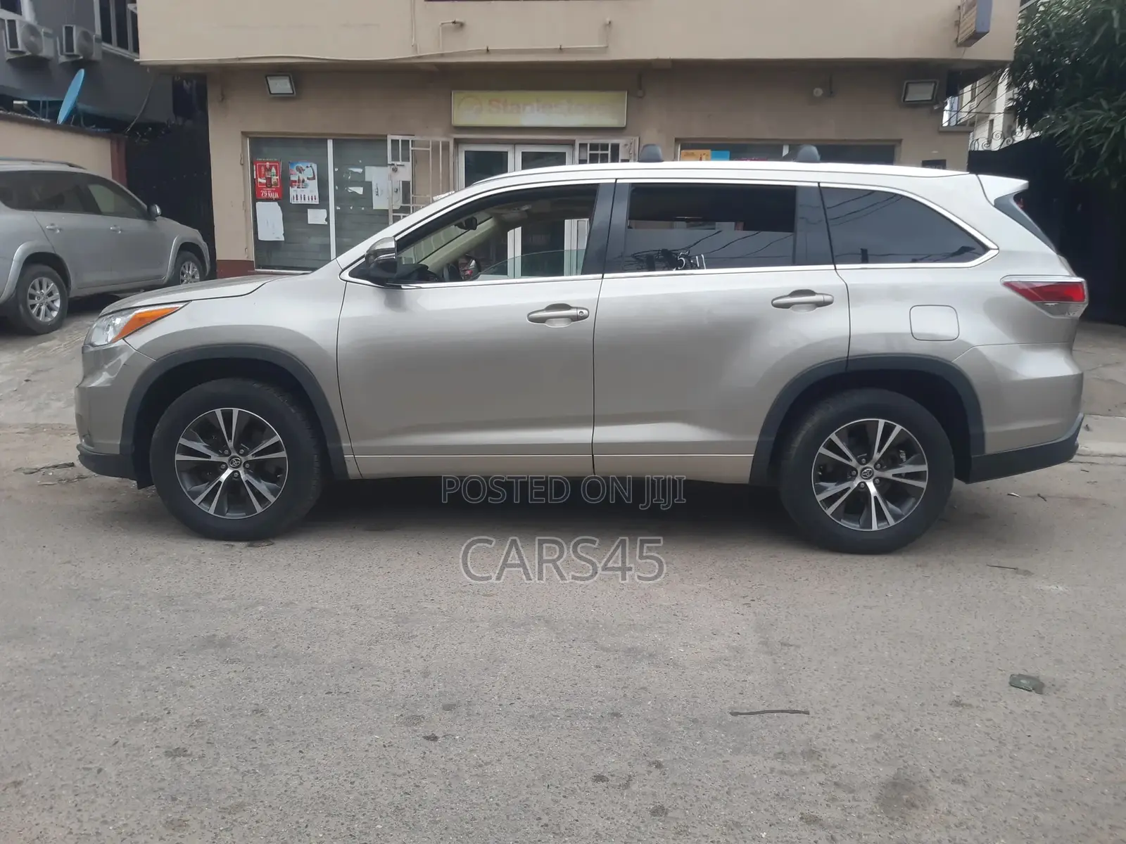 Toyota Highlander 2016 Gold