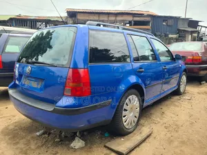 Volkswagen Golf 2002 Blue