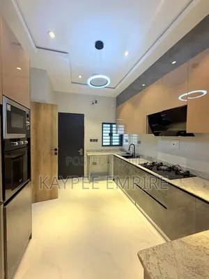 4bdrm Townhouse/Terrace in Guzape District for sale