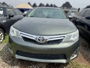 Toyota Camry LE 4dr Sedan (2.5L 4cyl 6A) 2014 Gray