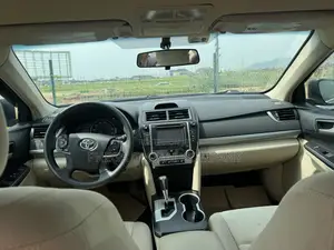 Toyota Camry LE 4dr Sedan (2.5L 4cyl 6A) 2014 Gray