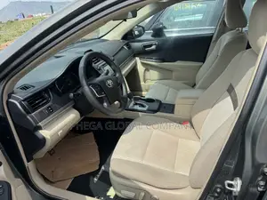 Toyota Camry LE 4dr Sedan (2.5L 4cyl 6A) 2014 Gray